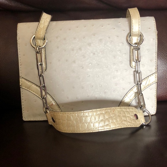 Guess Purse **4th of July Sale** - Picture 2 of 2